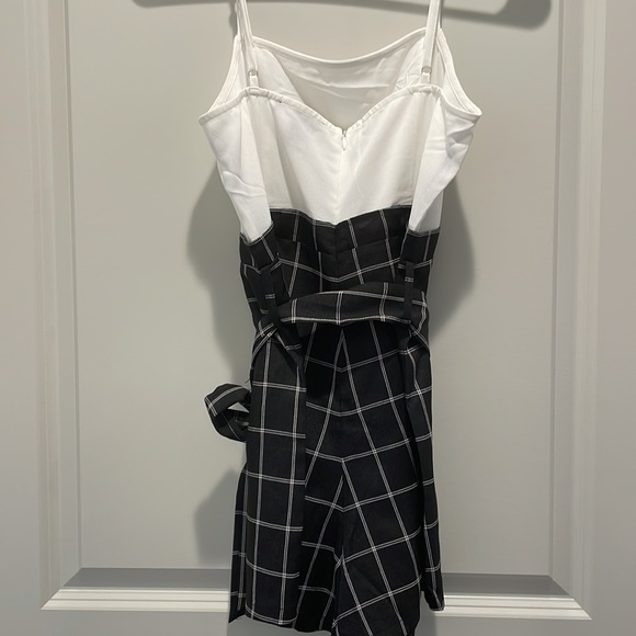 NWOT Forever 21 Romper - Picture 2 of 2